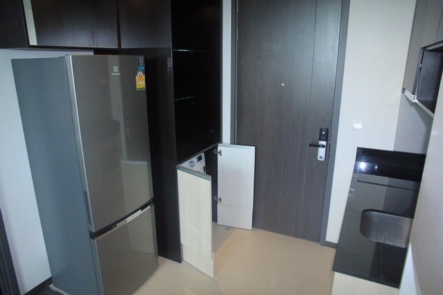 Edge Sukhumvit 23 private clean nice 7th floor BTS Asoke