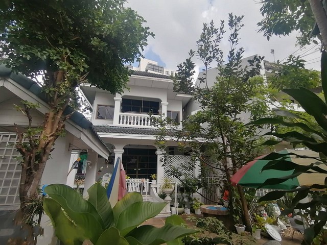 บ้าน บ้านอารีย์ พญาไท ใหญ่ 0 ไร่ 0 Ngan 61 ตร.ว. 4 BEDROOM เดินทางสะดวก