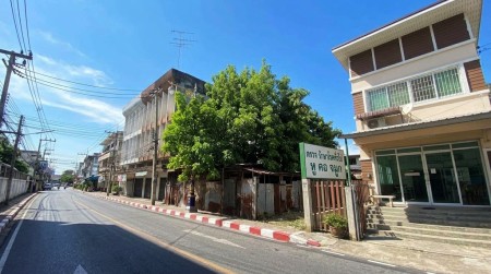 ขายที่ดินใจกลางเมืองเพชรบุรี, อ.เมืองเพชรบุรี ขายที่ดินใกล้ตลาดเทศบาลเมืองเพชรบุรี เหมาะสร้างอาคารพาณิชย์ หอพัก หรืออยุ่อาศัย ทำเลค้าขาย ใกล้ตลาด ที่ดินถนนพระทรง 90ตรว ในราคาคุ้มค่า5.1ล้าน หรือ ตรวละ 56,667บ